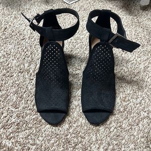 Women’s universal thread heels